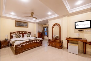 Basic Studio Suite | Desk, free WiFi - Mayur Hotel (Guwahati)