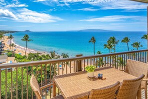 Outdoor dining - Mana Kai 811 - Oceanfront, Top Floor, Stunning Renovation, 2BR, Kings, Split AC (Kihei)