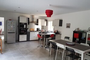 Unclassified image, 3 of 24, button - Vrbo Property (mons)