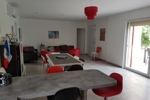 Unclassified image, 5 of 24, button - Vrbo Property (mons)