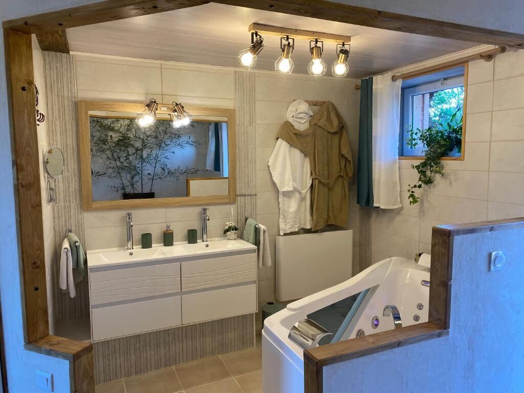 Deluxe Room, Hill View | Bathroom | Slippers