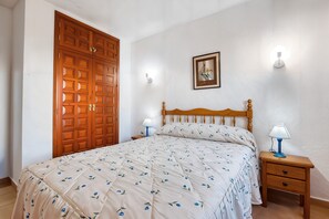2 dormitorios, tabla de planchar con plancha, wifi y ropa de cama