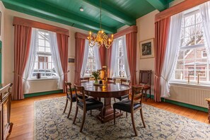 Dining - Vacation apartment "Cirksena" - Spacious living with garden access (Krummhörn)