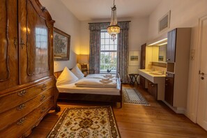 2 bedrooms, desk, free WiFi, bed sheets - Vacation apartment "Ukena" - Stately living in the Harlem house (Krummhörn)
