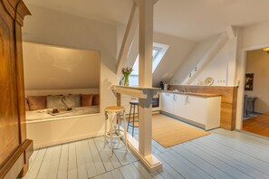 Interior - Vacation apartment "Attena" - Living above the rooftops of Greetsiel (Krummhörn)