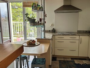 Private kitchen - Vrbo Property (Saint-Jean-de-Luz)