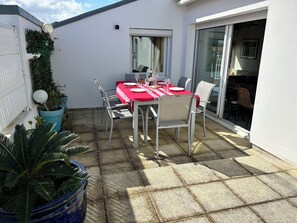 Outdoor dining - Charming apartment (90 m2) with sunny terrace 3* listed (Saint-Jean-de-Luz)
