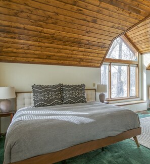 3 bedrooms, free WiFi, bed sheets - The perfect hideaway among the pines in San Juan River Village. (Pagosa Springs)