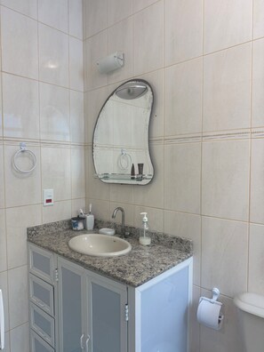 シャワー、タオル