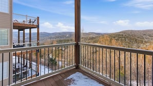 A wooden balcony with a metal railing overlooking a mountainous landscape. - Stone Cliff Oasis Scenic Views (Branson)