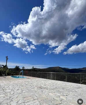 Unclassified image, 3 of 21, button