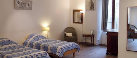 1 bedroom, bed sheets