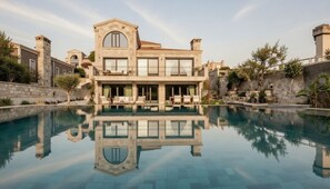 Outdoor pool - 2 Bedroom Stone Villa with sea view and pool (IZMIR)