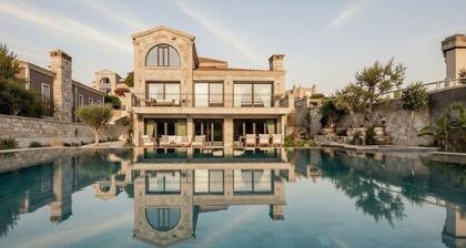 2 Bedroom Stone Villa with sea view and pool