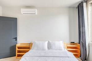 2 bedrooms, iron/ironing board, free WiFi, bed sheets