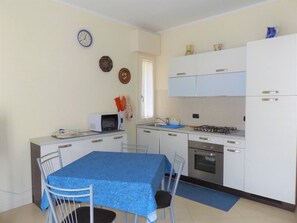 Fridge, microwave, oven, dishwasher - Pigna house in the center of Garda (Garda)