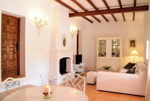 Interior - Dreamlike authentic fincawith views to Sa Talaia and nature in San José Ibiza (Eivissa)
