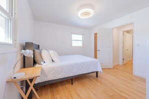 Fer et planche à repasser, Wi-Fi gratuit, draps fournis