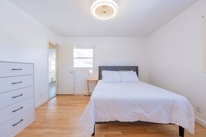 Fer et planche à repasser, Wi-Fi gratuit, draps fournis