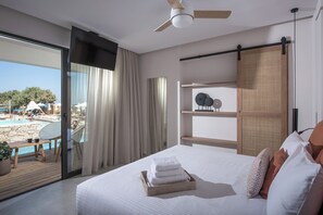 Premium bedding, memory-foam beds, free minibar items, in-room safe - Enorme Teatro Beach - Adults Only (Malevizi)