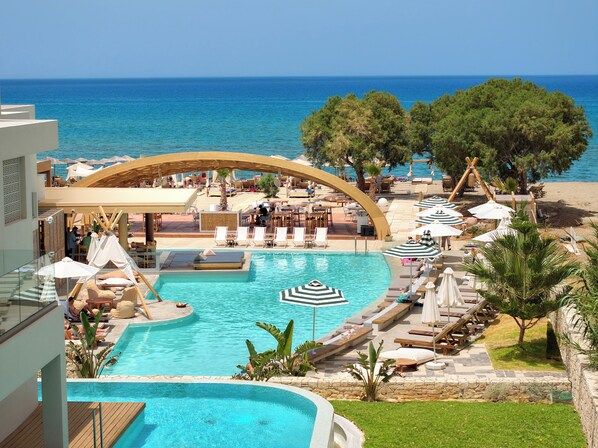 Double Swim Up Room | Premium bedding, memory foam beds, free minibar items, in-room safe - Enorme Teatro Beach (Malevizi)