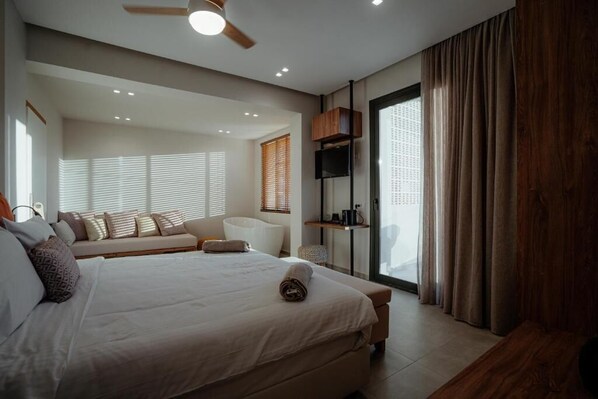 Junior Suite with Side Sea View