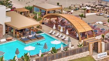 Seasonal outdoor pool, pool umbrellas, sun loungers