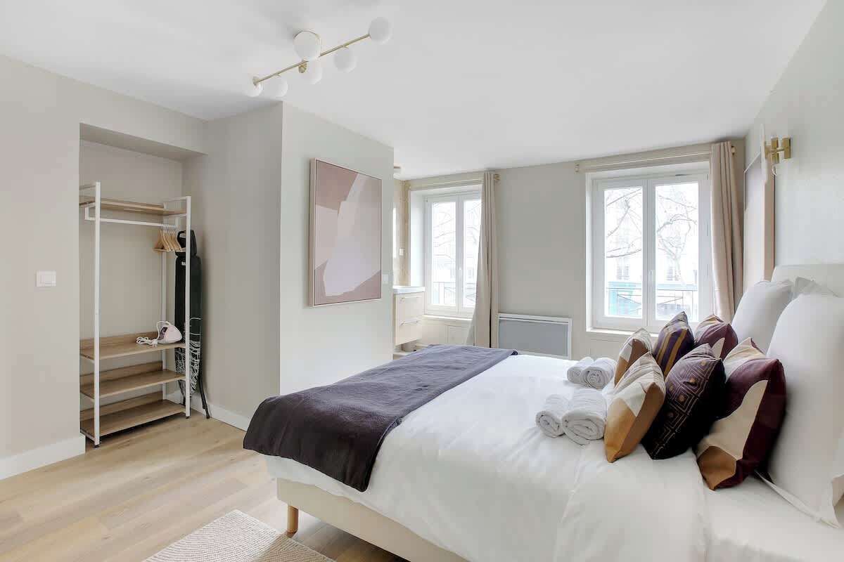 3 chambres, fer et planche à repasser, Wi-Fi, draps fournis