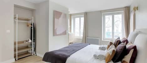 3 chambres, fer et planche à repasser, Wi-Fi, draps fournis