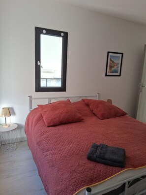 3 bedrooms, iron/ironing board, Internet, bed sheets - Spacious 7-person villa facing Montagne de Lure (Noyers-sur-Jabron)