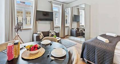 Stylish Studio, Smart TV, 2 Beds