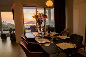 Dining - panoramic view - free parking - Villa in Split (Podstrana)