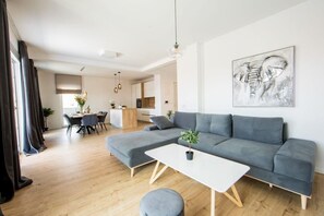 Living area - panoramic view - free parking - Villa in Split (Podstrana)