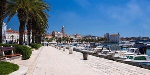 Marina - panoramic view - free parking - Villa in Split (Podstrana)