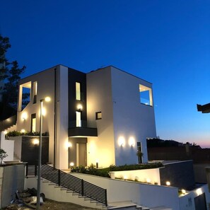 Exterior - panoramic view - free parking - Villa in Split (Podstrana)