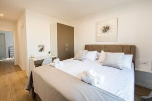 Room - panoramic view - free parking - Villa in Split (Podstrana)