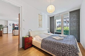 1 habitación, escritorio, tabla de planchar con plancha y wifi 