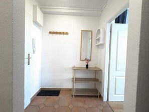Interior - Sunny studio, 15.min to city center, A/C (Vienna)