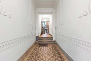 Interior - 2Bedroom Vintage Apartment+Garden, near Schönbrunn (Vienna)