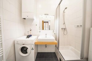 Shower, hair dryer - 3 king-size beds, 25 min to center, ground floor (Vienna)