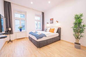 2 bedrooms, WiFi - King-size boxspring beds, 15 minutes to center, TV (Vienna)