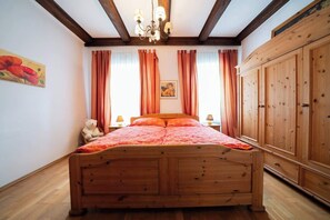 2 bedrooms, WiFi, bed sheets