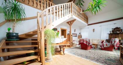 Idyllic Retreat, Pool & Private Pond near Vienna