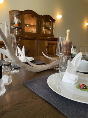 Dining - Cozy Holiday Apartment in the Manor House Groß Upahl (Gülzow-Prüzen)