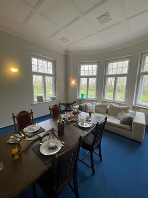 Dining - Cozy Holiday Apartment in the Manor House Groß Upahl (Gülzow-Prüzen)