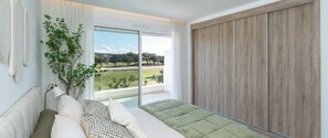 3 bedrooms, iron/ironing board, WiFi, bed sheets - First line San Roque Golf Club (San Roque)