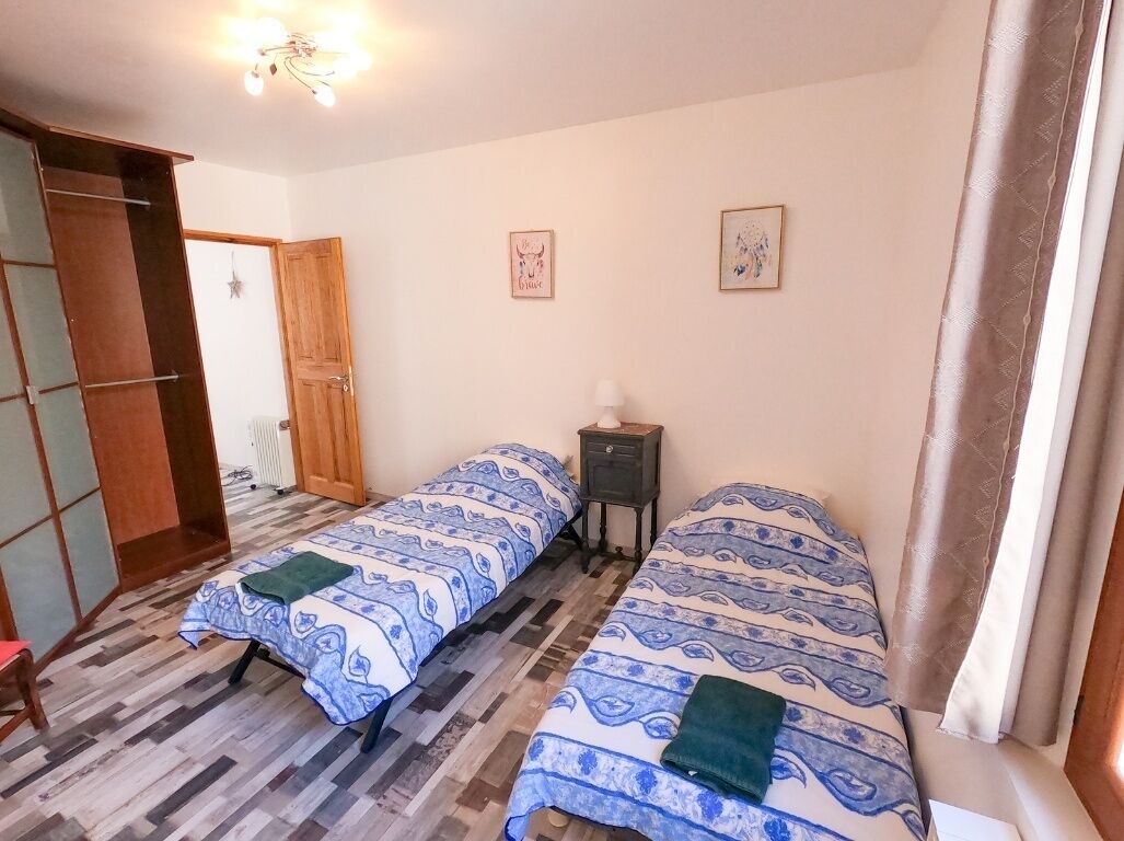 2 bedrooms, bed sheets