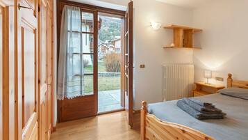 2 chambres, fer et planche à repasser, Wi-Fi, draps fournis