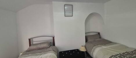 2 bedrooms, iron/ironing board, WiFi, bed sheets