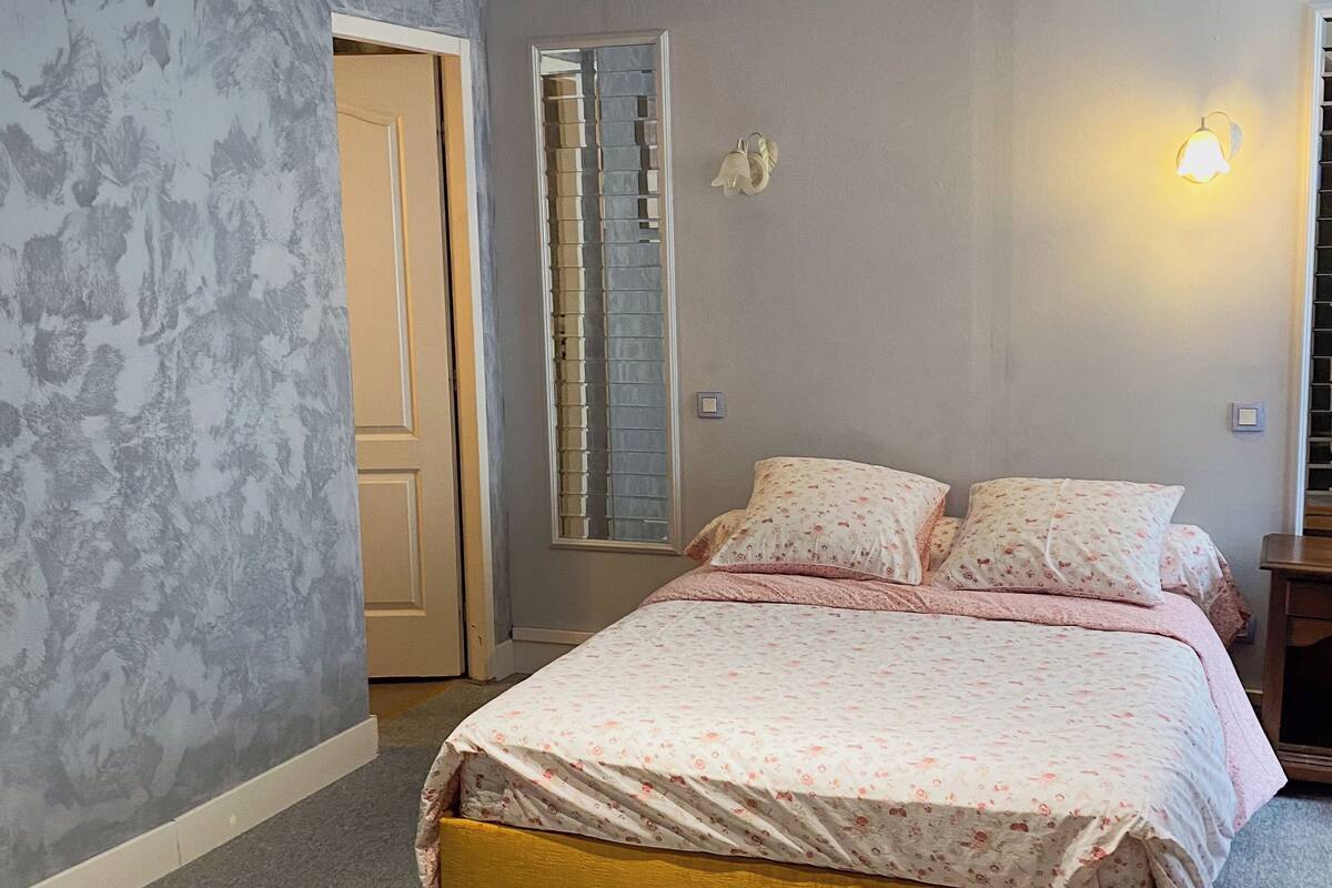 Chambre Double Confort, salle de bains privée, vue jardin